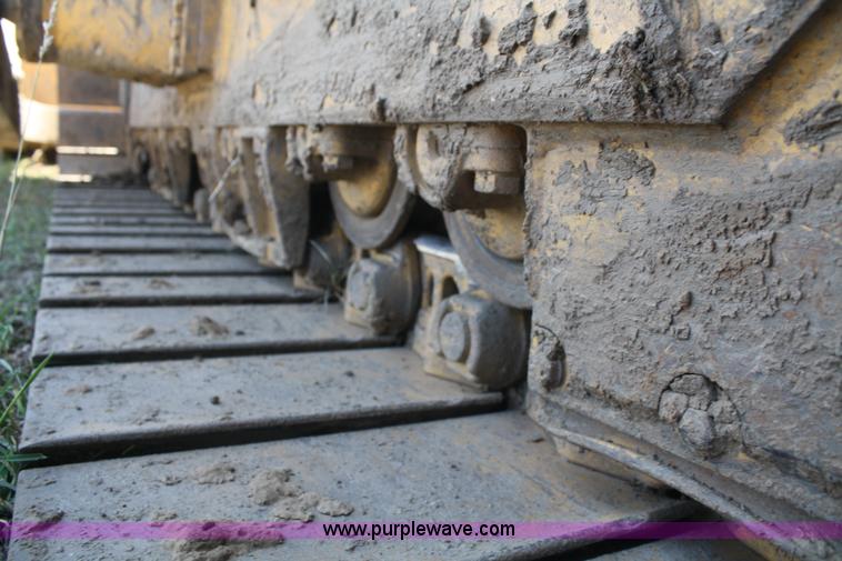 image for item B6853 2002 Caterpillar D6R LGP Series II dozer