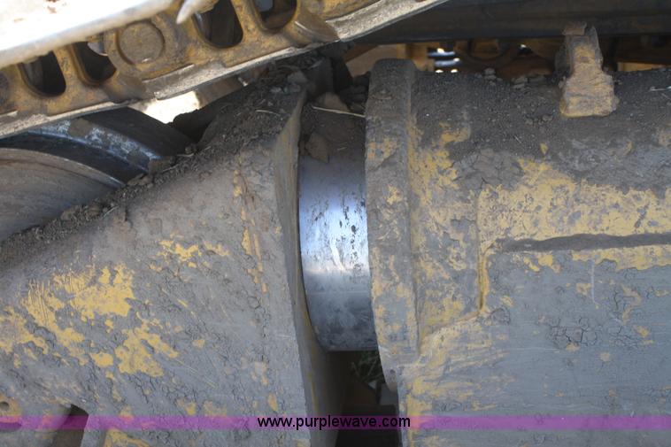 image for item B6853 2002 Caterpillar D6R LGP Series II dozer