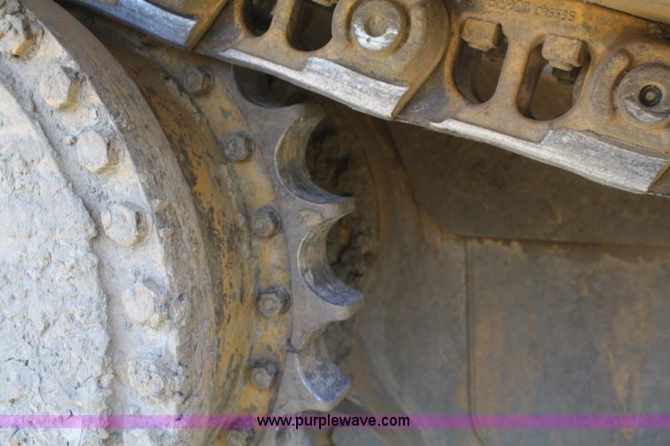 image for item B6853 2002 Caterpillar D6R LGP Series II dozer