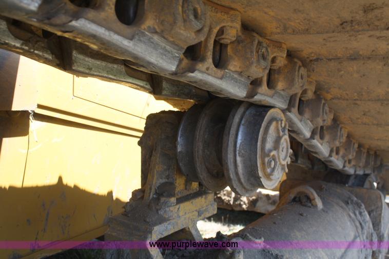 image for item B6853 2002 Caterpillar D6R LGP Series II dozer