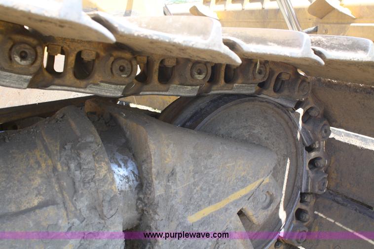 image for item B6853 2002 Caterpillar D6R LGP Series II dozer