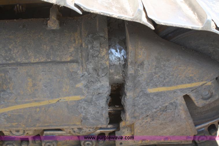 image for item B6853 2002 Caterpillar D6R LGP Series II dozer