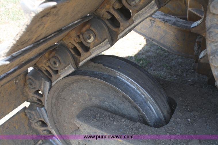 image for item B6853 2002 Caterpillar D6R LGP Series II dozer