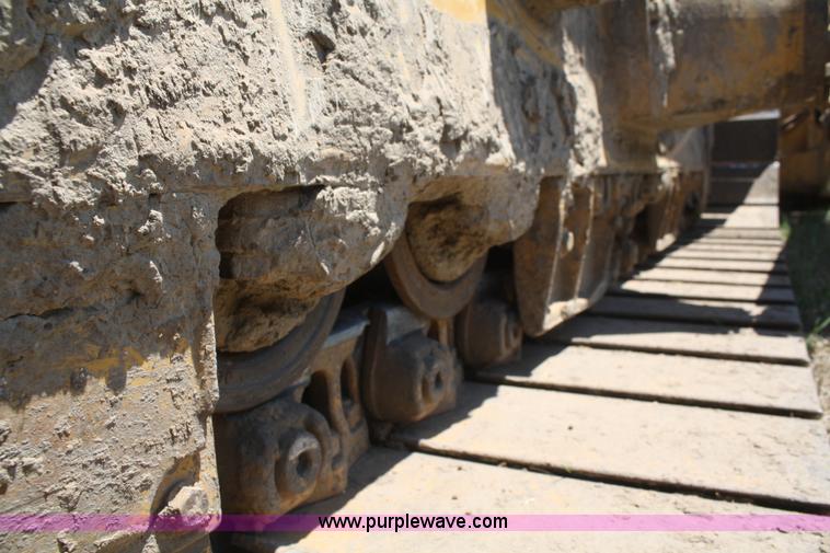 image for item B6853 2002 Caterpillar D6R LGP Series II dozer