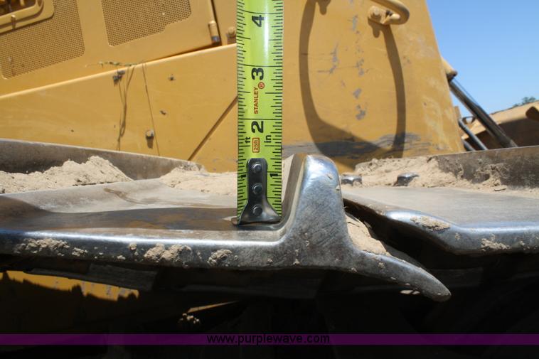 image for item B6853 2002 Caterpillar D6R LGP Series II dozer