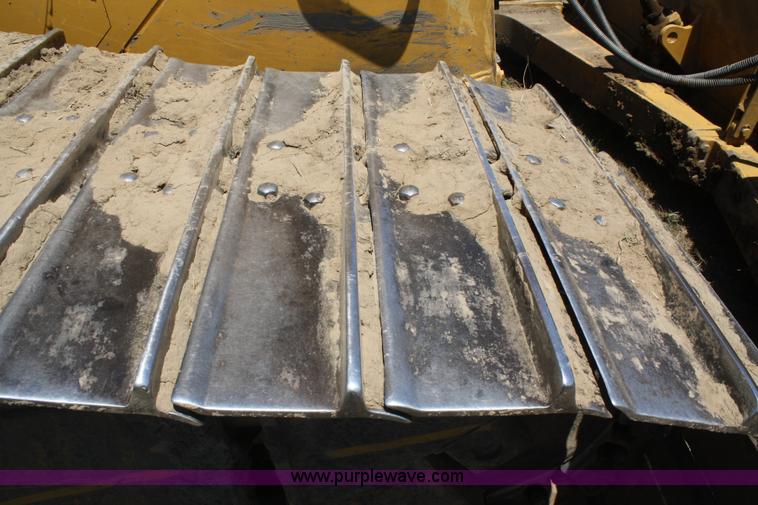 image for item B6853 2002 Caterpillar D6R LGP Series II dozer