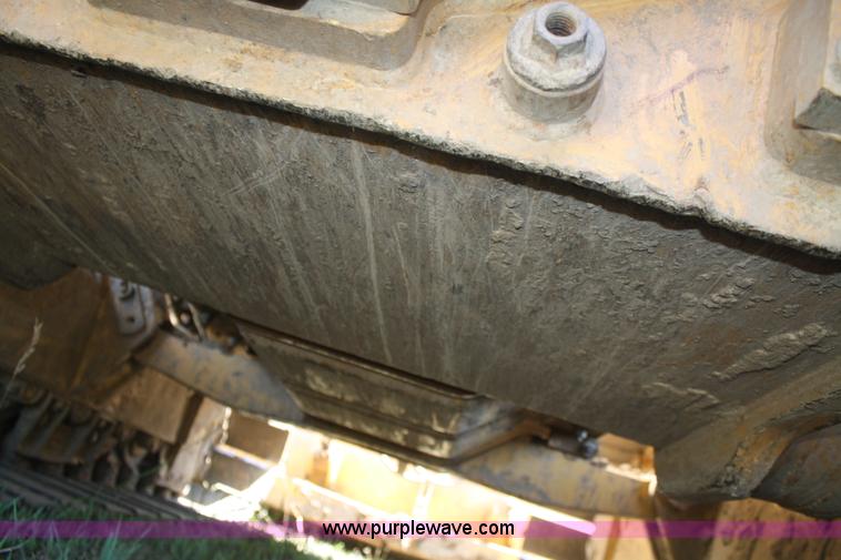 image for item B6853 2002 Caterpillar D6R LGP Series II dozer