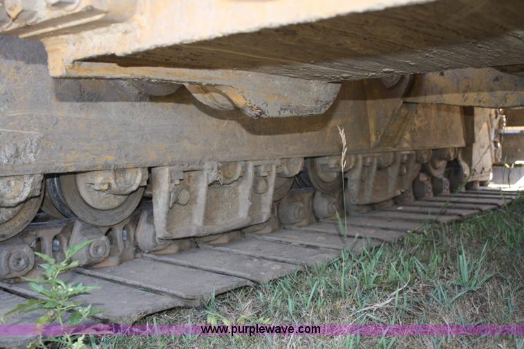 image for item B6853 2002 Caterpillar D6R LGP Series II dozer