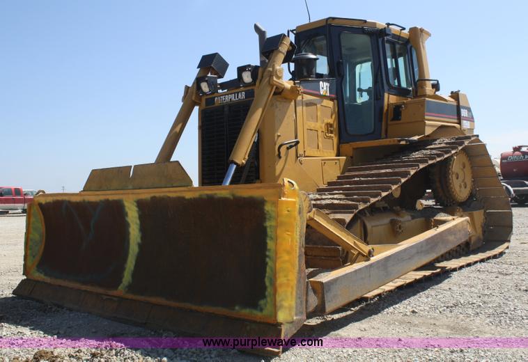 image for item B6854 1999 Caterpillar D6R LGP dozer