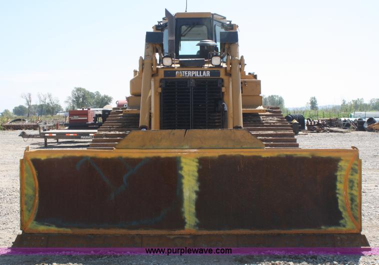 image for item B6854 1999 Caterpillar D6R LGP dozer