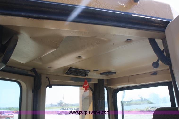 image for item B6854 1999 Caterpillar D6R LGP dozer