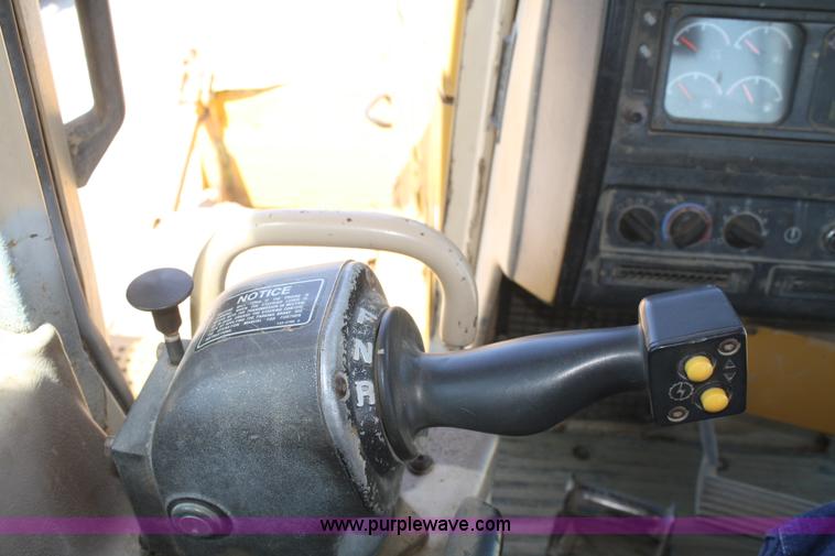 image for item B6854 1999 Caterpillar D6R LGP dozer