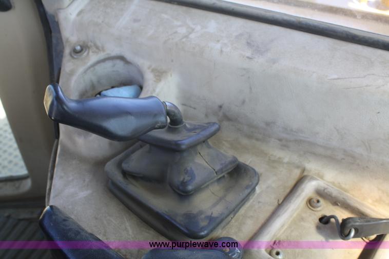 image for item B6854 1999 Caterpillar D6R LGP dozer