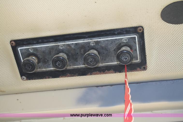 image for item B6854 1999 Caterpillar D6R LGP dozer