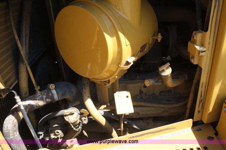 image for item B6854 1999 Caterpillar D6R LGP dozer
