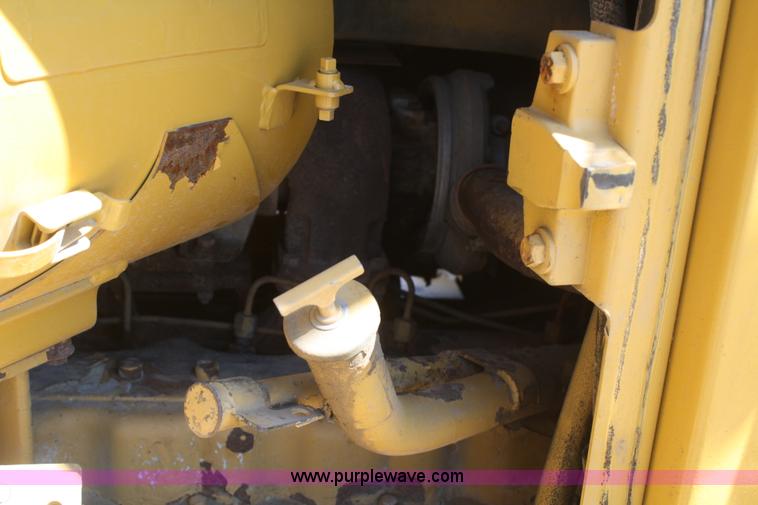 image for item B6854 1999 Caterpillar D6R LGP dozer