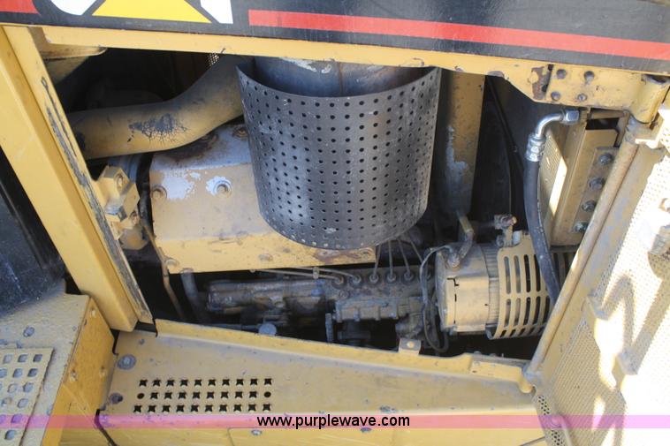 image for item B6854 1999 Caterpillar D6R LGP dozer