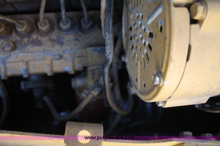 image for item B6854 1999 Caterpillar D6R LGP dozer