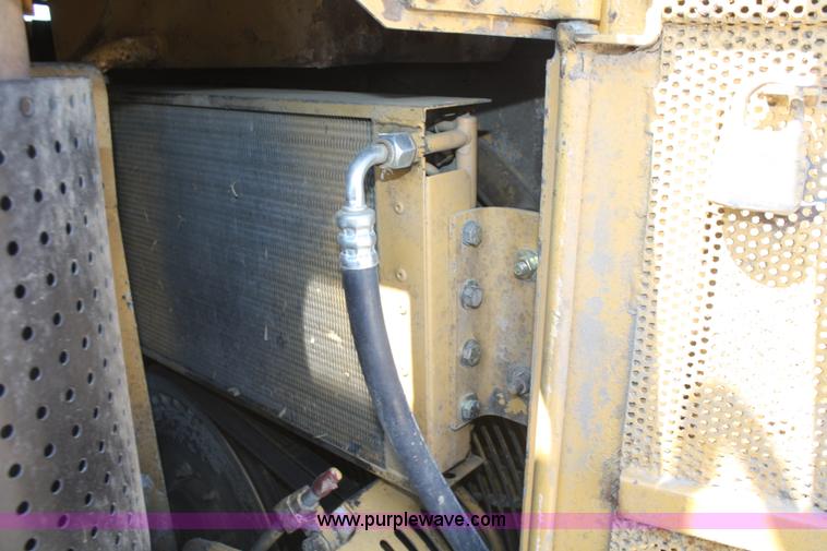 image for item B6854 1999 Caterpillar D6R LGP dozer