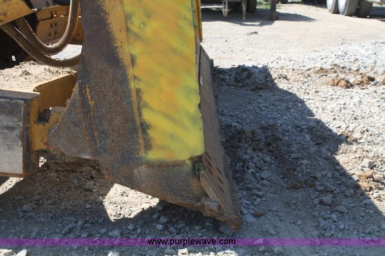 image for item B6854 1999 Caterpillar D6R LGP dozer