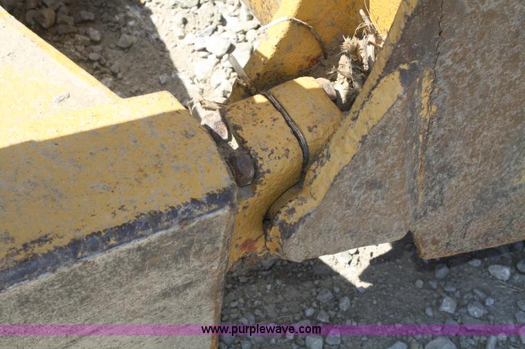 image for item B6854 1999 Caterpillar D6R LGP dozer