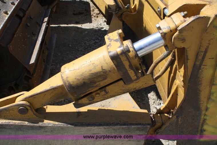 image for item B6854 1999 Caterpillar D6R LGP dozer