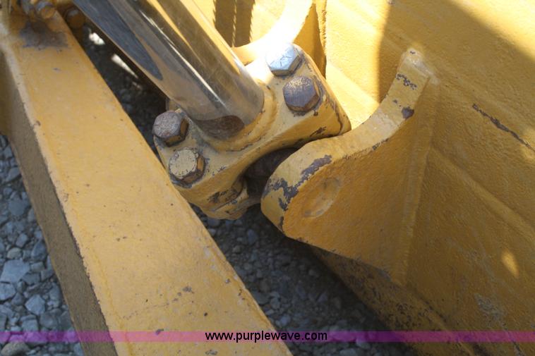 image for item B6854 1999 Caterpillar D6R LGP dozer