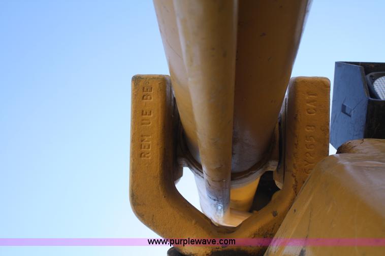 image for item B6854 1999 Caterpillar D6R LGP dozer