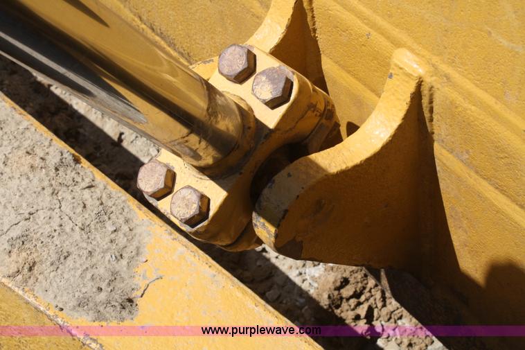 image for item B6854 1999 Caterpillar D6R LGP dozer