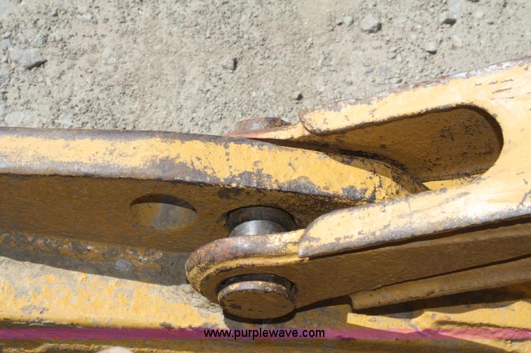 image for item B6854 1999 Caterpillar D6R LGP dozer