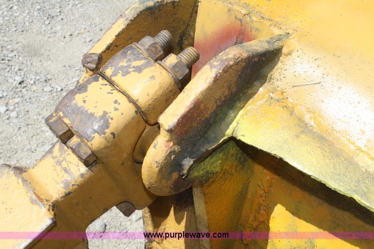 image for item B6854 1999 Caterpillar D6R LGP dozer
