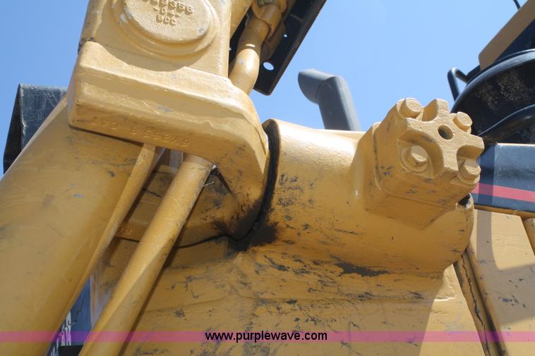 image for item B6854 1999 Caterpillar D6R LGP dozer