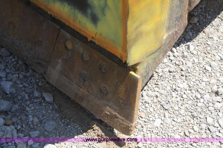 image for item B6854 1999 Caterpillar D6R LGP dozer