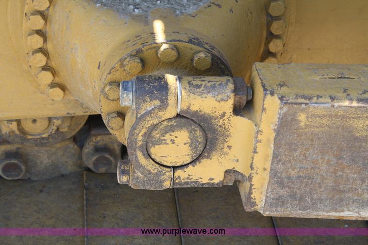 image for item B6854 1999 Caterpillar D6R LGP dozer