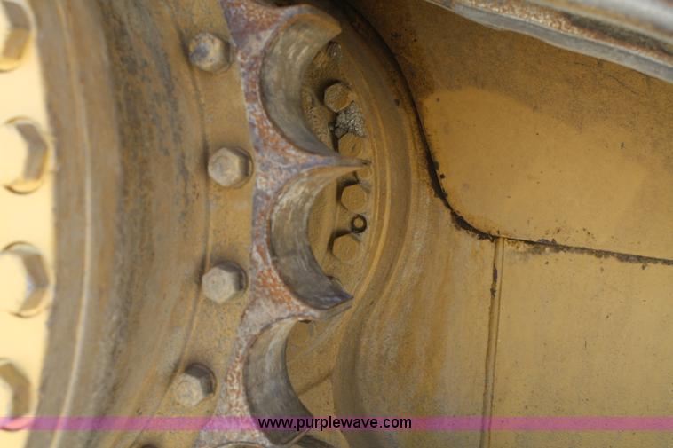 image for item B6854 1999 Caterpillar D6R LGP dozer