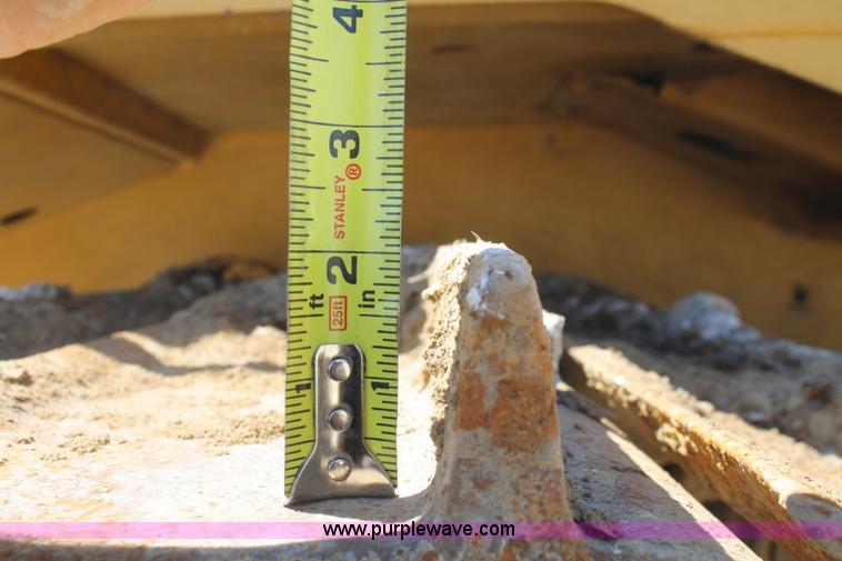 image for item B6854 1999 Caterpillar D6R LGP dozer