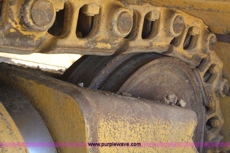 image for item B6854 1999 Caterpillar D6R LGP dozer