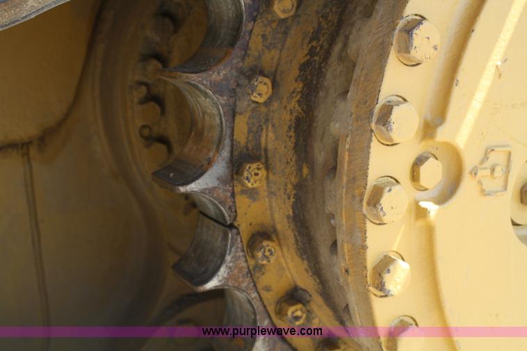 image for item B6854 1999 Caterpillar D6R LGP dozer