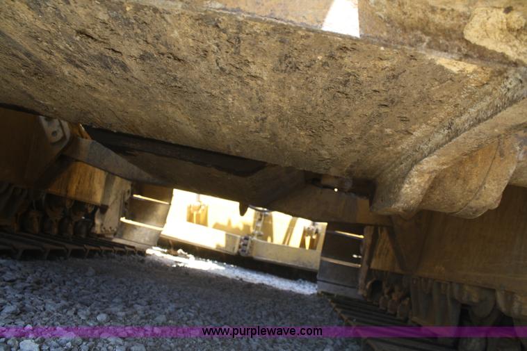 image for item B6854 1999 Caterpillar D6R LGP dozer