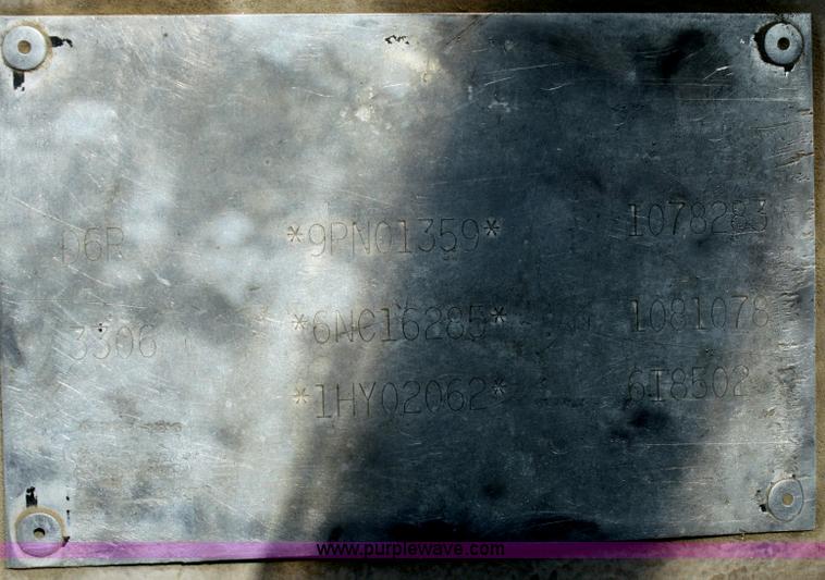 image for item B6854 1999 Caterpillar D6R LGP dozer