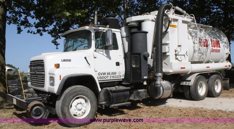 image for item B6855 1995 Ford L9000 Hi-Rail vacuum truck