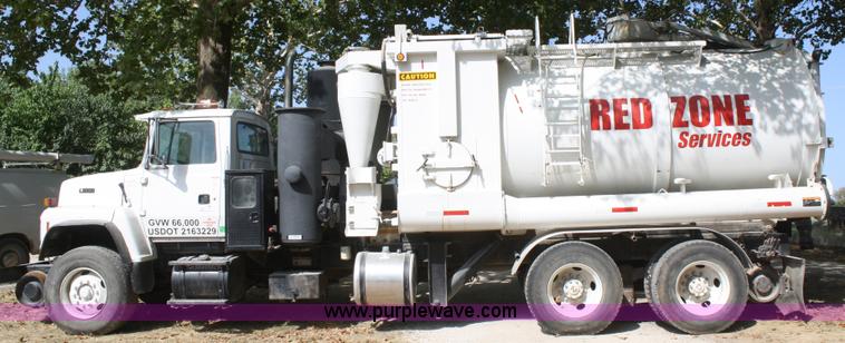 image for item B6855 1995 Ford L9000 Hi-Rail vacuum truck