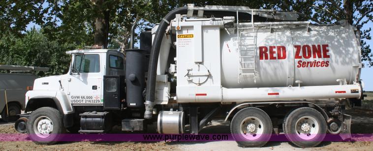 image for item B6855 1995 Ford L9000 Hi-Rail vacuum truck
