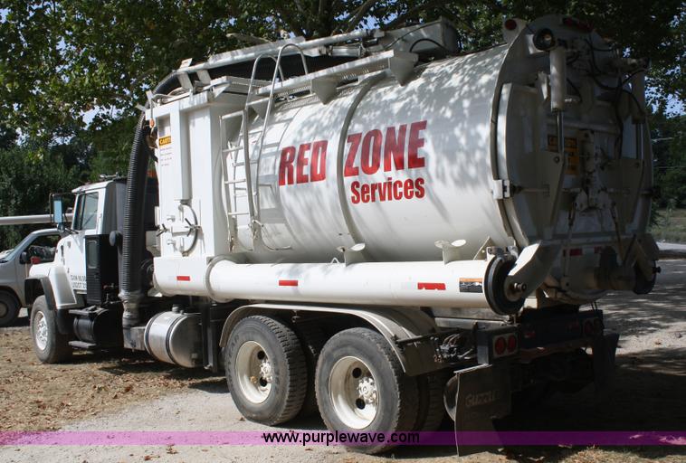 image for item B6855 1995 Ford L9000 Hi-Rail vacuum truck