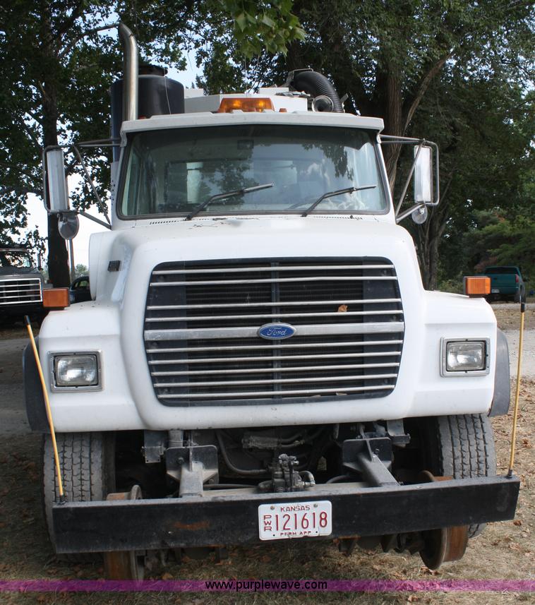 image for item B6855 1995 Ford L9000 Hi-Rail vacuum truck