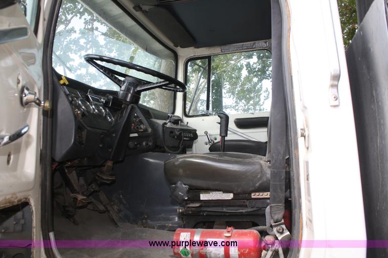 image for item B6855 1995 Ford L9000 Hi-Rail vacuum truck