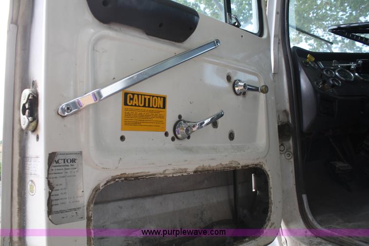 image for item B6855 1995 Ford L9000 Hi-Rail vacuum truck