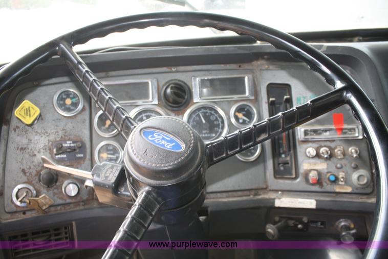 image for item B6855 1995 Ford L9000 Hi-Rail vacuum truck