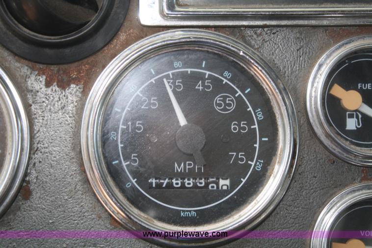 image for item B6855 1995 Ford L9000 Hi-Rail vacuum truck