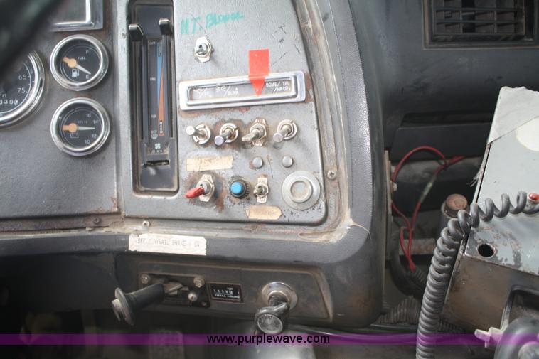 image for item B6855 1995 Ford L9000 Hi-Rail vacuum truck